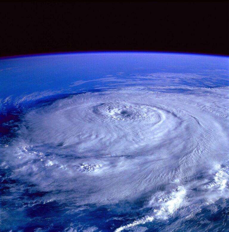 Hurricane Elena — Dans le ventre des chasseurs d'ouragans