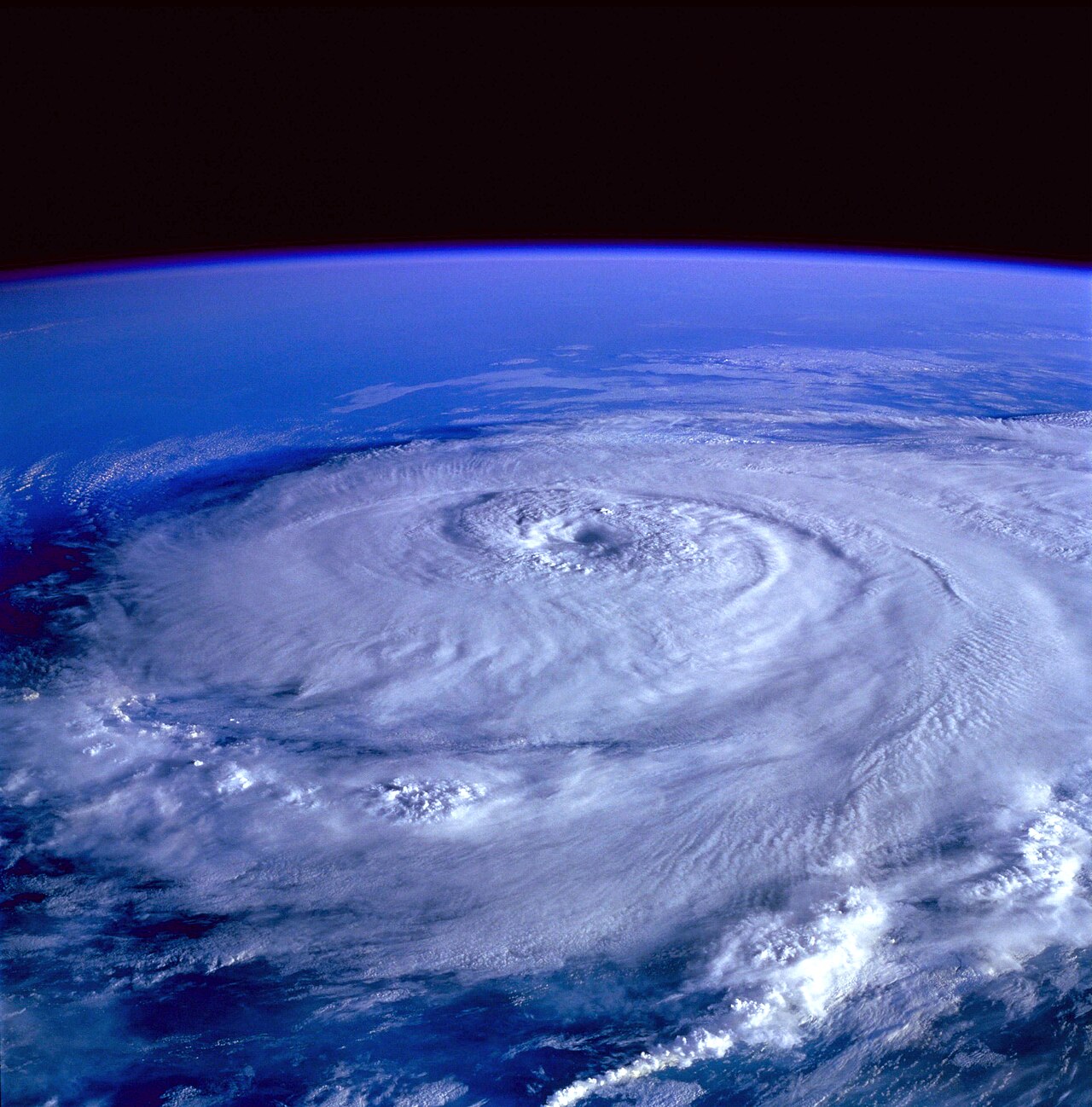 Hurricane Elena — Dans le ventre des chasseurs d'ouragans
