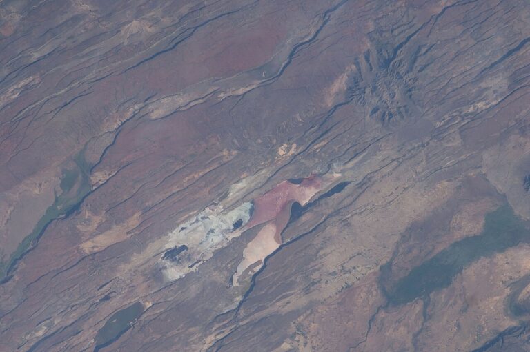 ISS-30 East African Rift Valley in Kenya — L'Afrique se déchire, lentement mais sûrement