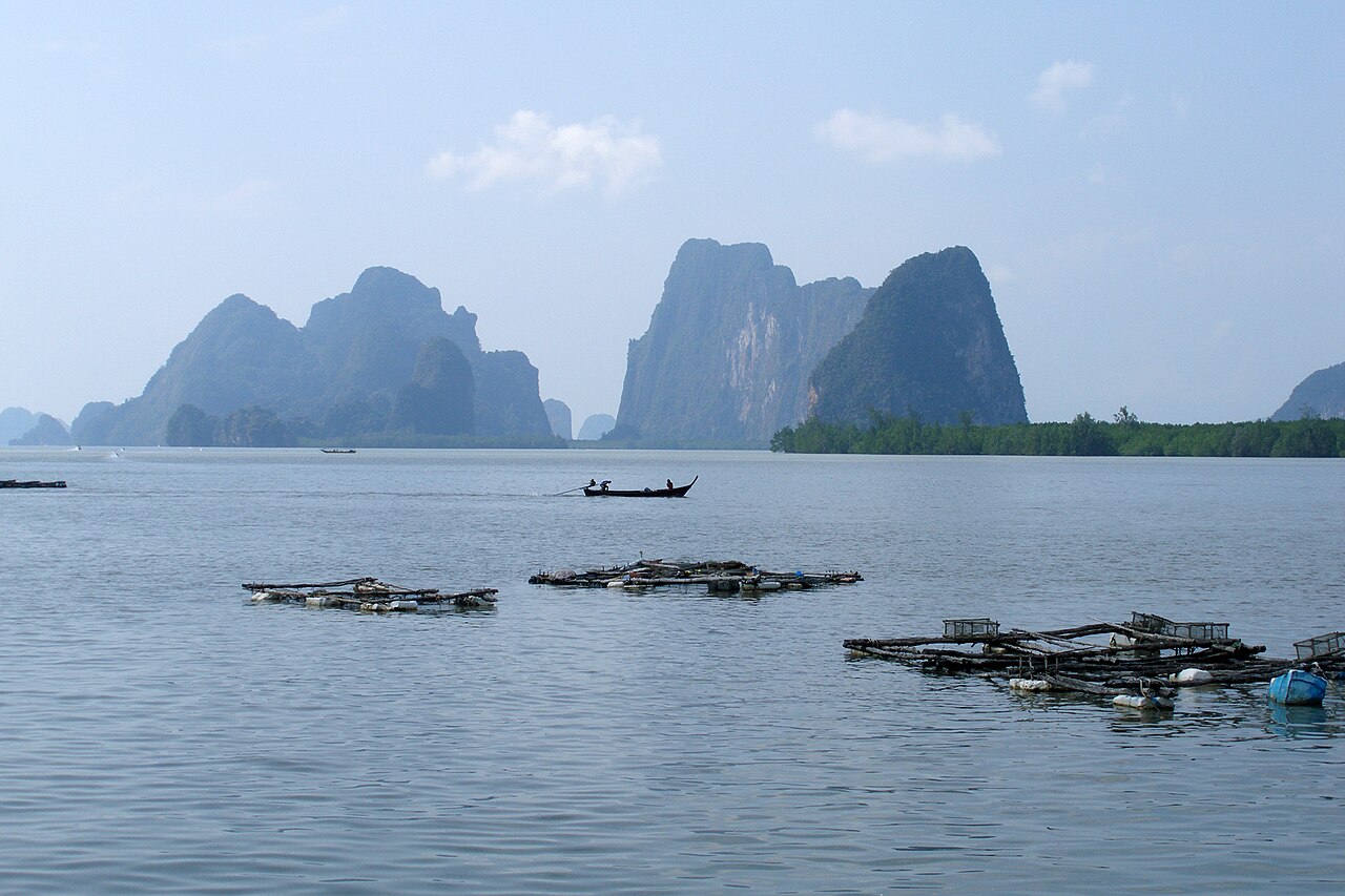 Phang Nga Bay, Karst islands, Thailand — Krabi vu du ciel : la côte thaï sous l'oeil de la NASA